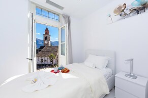 Red View Apartment