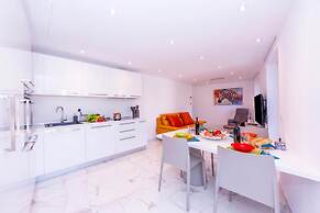 Red View Apartment