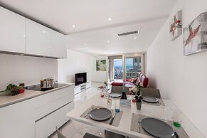 Red View Apartment