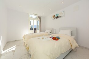 Red View Apartment