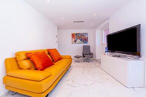 Red View Apartment
