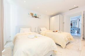 Red View Apartment