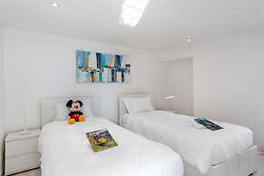 Red View Apartment