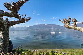 Garden on the lake 2