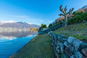 Garden on the lake 2