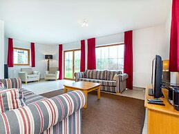 Luxury Chalet in Obertraun With Pool