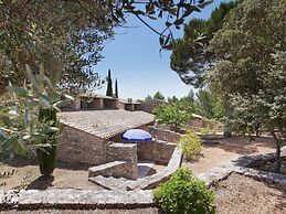 Maisonette in Gordes With Provencal Charm