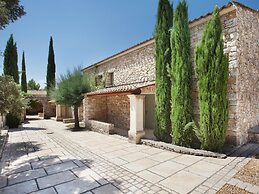 Maisonette in Gordes With Provencal Charm