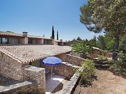 Maisonette in Gordes With Provencal Charm