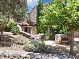 Maisonette in Gordes With Provencal Charm