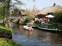 Lakeside Cottage With Boat