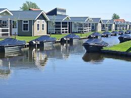 Lakeside Cottage With Boat