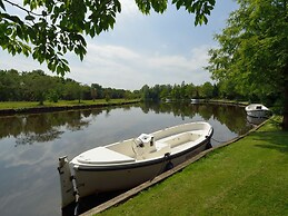 Comfortable Holiday Home With Dishwasher at the Schildmeer