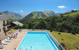 Poolside Alpine Apartment Stay
