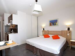 Modern Seaside Apartment