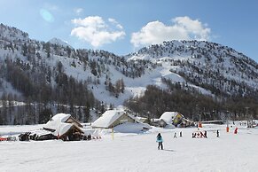 Chalet in Isola Near Ski Slopes