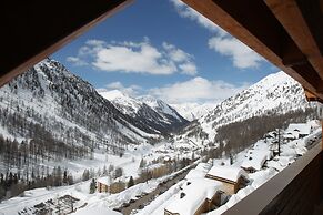 Chalet in Isola Near Ski Slopes