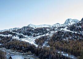 Chalet in Isola Near Ski Slopes
