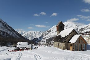 Chalet in Isola Near Ski Slopes