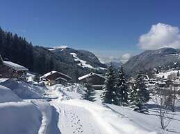Chalet in Les Gets Near Ski Bus & Sauna
