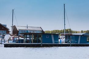 Harbour Lodge at Uitgeestermeer View