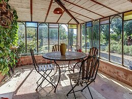 Cottage in Oppede With Poolside Bliss