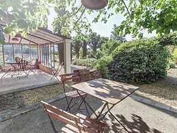 Cottage in Oppede With Poolside Bliss