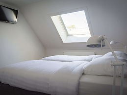 Apartment in De Cocksdorp With Garden