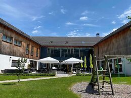 Beautiful Chalet in Obertraun With Garden