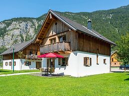 Beautiful Chalet in Obertraun With Garden