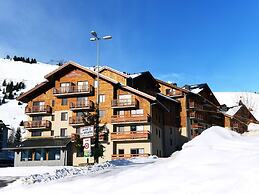 Retreat Steps From Ski Lifts