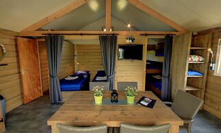 Glamping With Comfort in Ijhorst