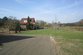 Lovely Cottage near Lake in Well