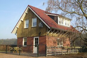 Lovely Cottage near Lake in Well