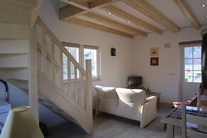 Lovely Cottage near Lake in Well