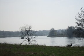 Lovely Cottage near Lake in Well