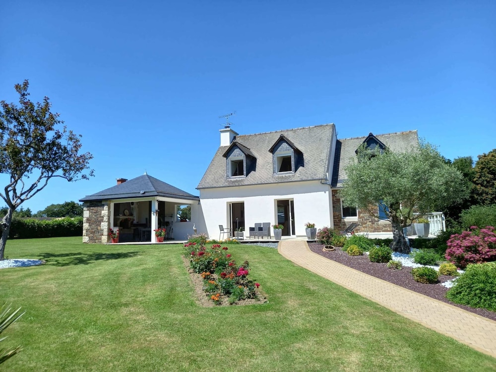 Peaceful Garden Retreat, Epiniac