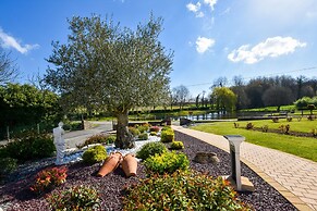Peaceful Garden Retreat, Epiniac