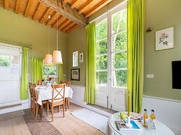 Authentic Mansion in Deil near Lake