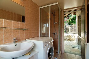 Lakeside Cottage Roziers Retreat