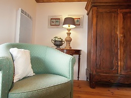 Cottage in Dordogne With Accessible Terrace