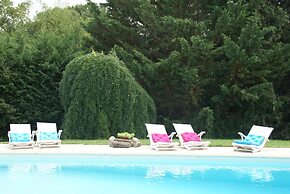 Cosy House With Private Pool Near Valence
