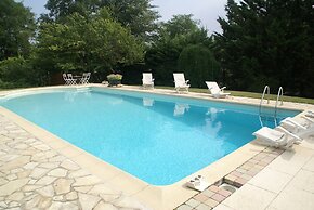 Cosy House With Private Pool Near Valence
