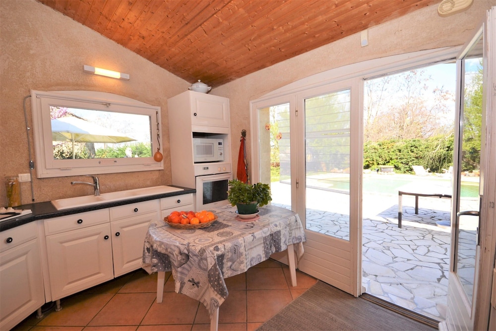 Cosy House With Private Pool Near Valence