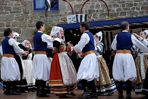 Breton Escape in Querrien