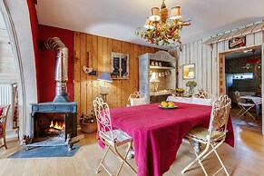 Mountain Stay Near Canal