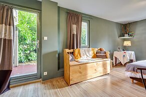 Mountain Stay Near Canal