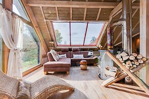 Mountain Stay Near Canal