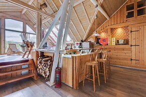 Mountain Stay Near Canal