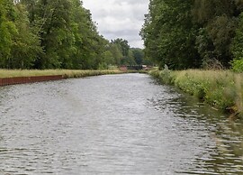 Mountain Stay Near Canal